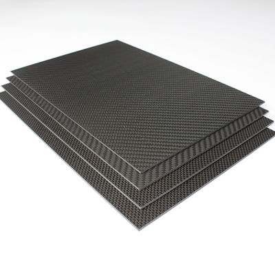 Les feuilles en fibre de carbone laminées en résine époxy 3K avec motif en fibre