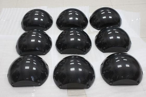 Fabrication de produits en fibres de carbone déposés à la main