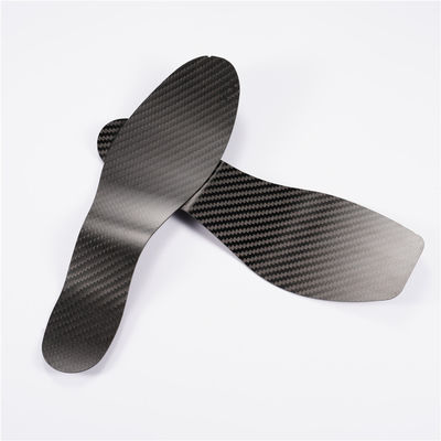 Sous-sol rigide en fibre de carbone pour chaussures de sport