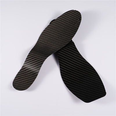 Sous-sol rigide en fibre de carbone pour chaussures de sport