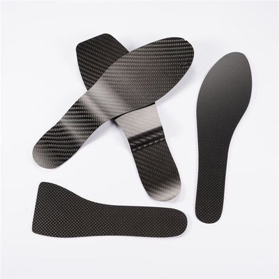 Sous-sol rigide en fibre de carbone pour chaussures de sport