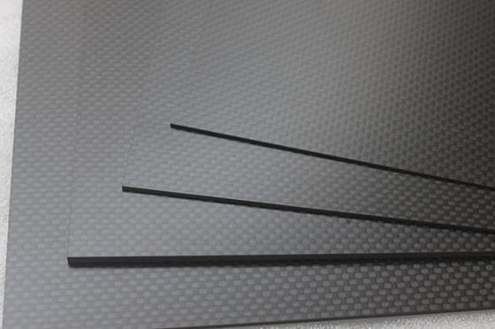 200*300 mm feuille composite renforcée de fibres de carbone 3K Twill brillante pour moteurs de quadricoptère RC