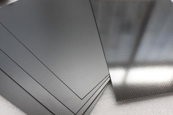 500X600mm Poids léger et résistance élevée 3K Plain Glossy Carbon Fiber Board